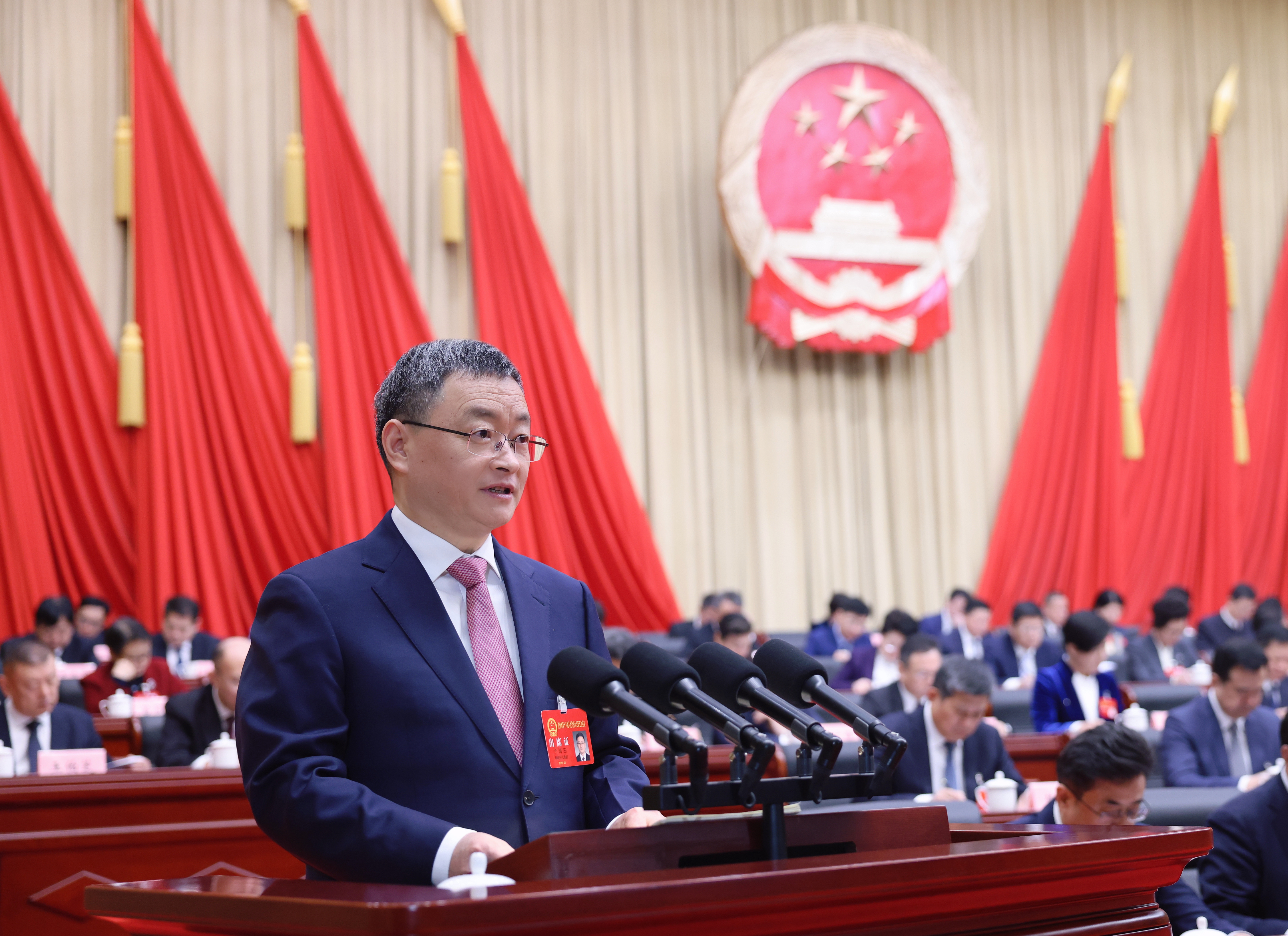 市十八届人大五次会议开幕 韩金峰主持 于海田作政府工作报告 刘强雷杰孙开连杨峰在主席台就座