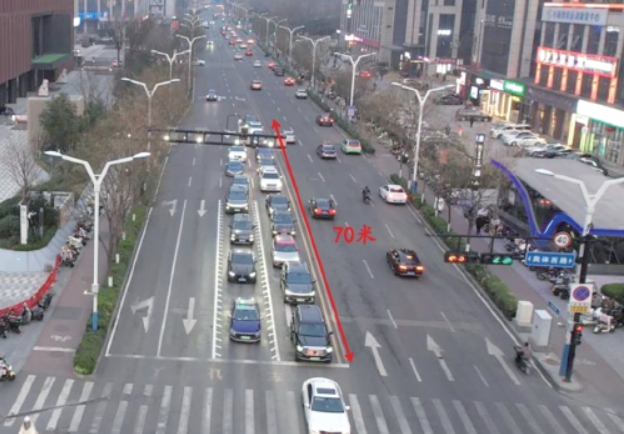 济南这处路口设置可变车道，晚高峰通行效率提升27.8%