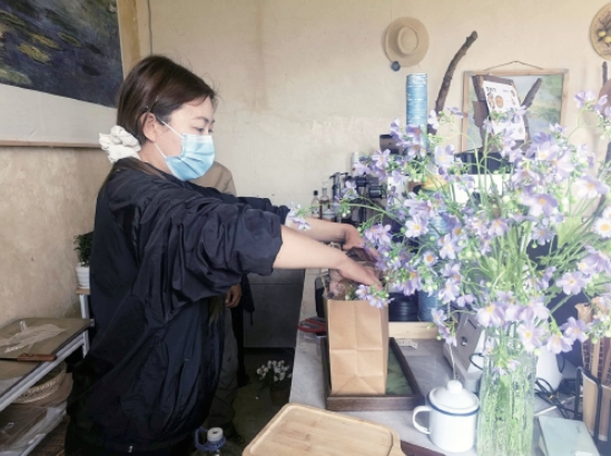 麦田里的咖啡香！济南90后情侣开了一家“村咖”，把诗和远方搬进村庄