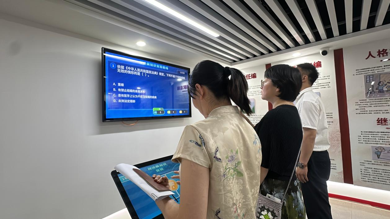 融媒·见证丨普法教育怎样真正落到群众心坎上？阵地建到烟火里